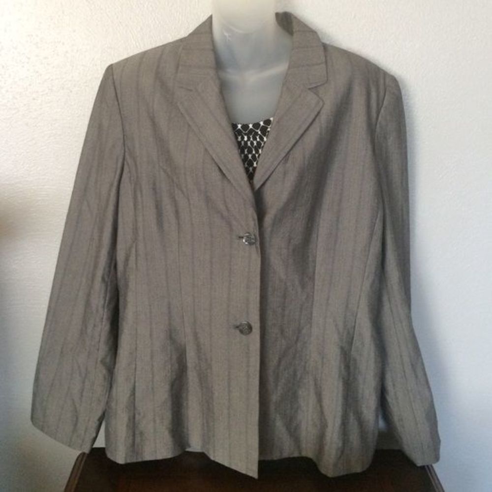 Amanda Smith suits